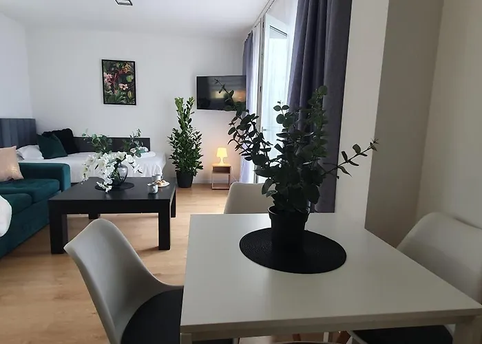 Vesta M52 Free Parking Aparthotel