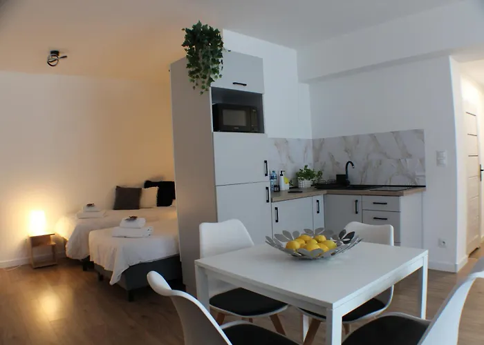 Vesta M52 Free Parking シュチェチン